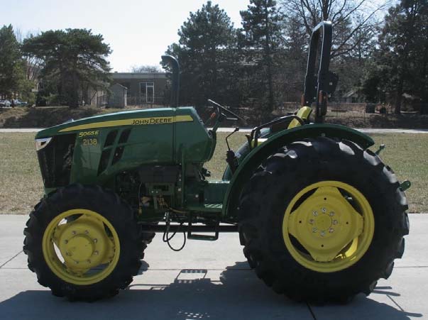 John Deere 5065E