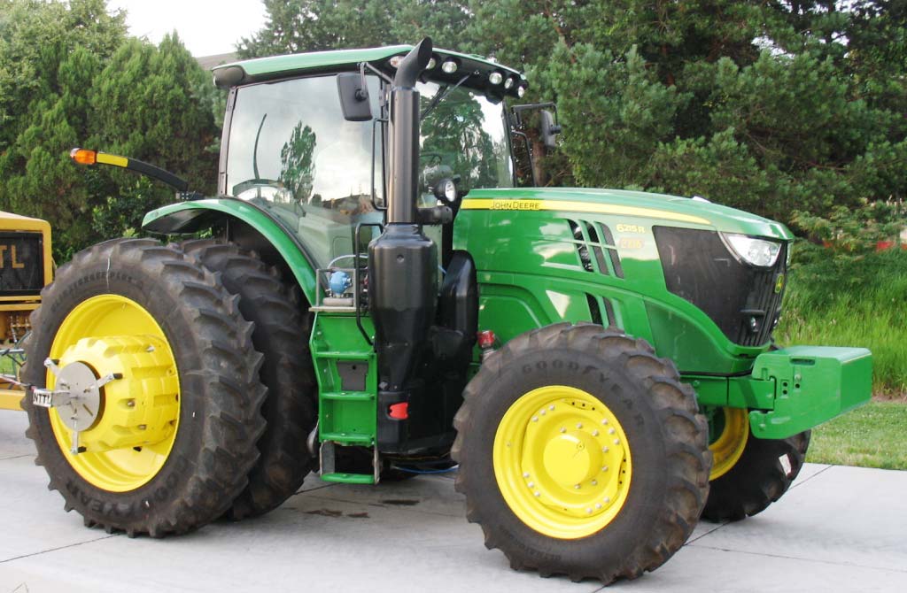 John Deere 6215R